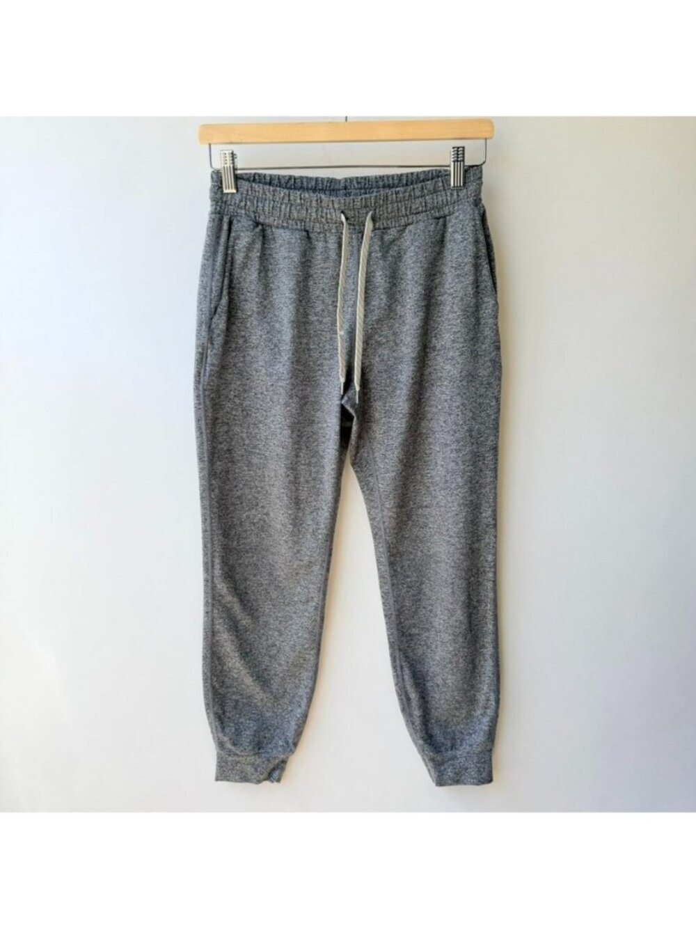 Vuori Women’s Size XS Heather Gray Jogger Sweatpants Lounge Pants J221